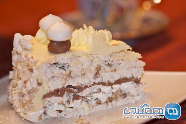 کیک پلیوت (Polyot Cake)