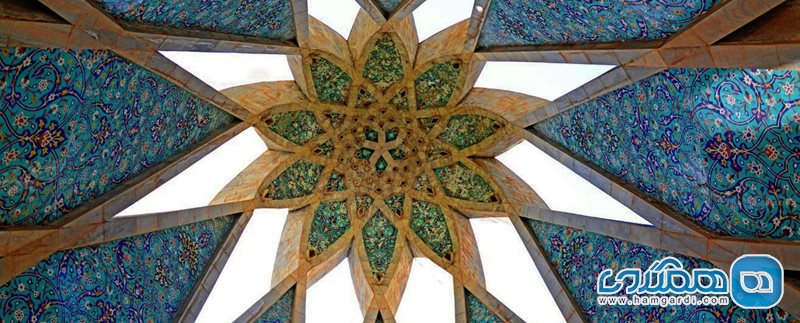 مقبره زیبای حکیم عمر خیام در نزدیکی امامزاده 2