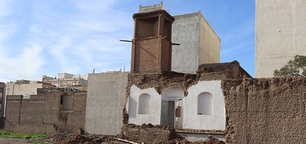 فرو ریختن بخشی از خانه تاریخی نادری