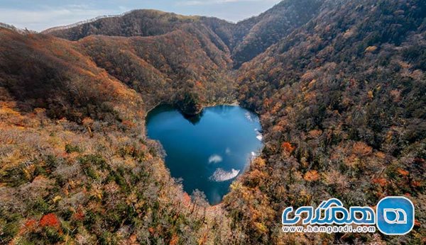 دریاچه ای درخشان در ژاپن