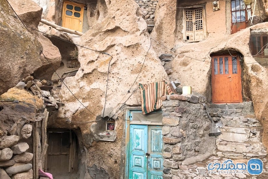 روستای کندوان : در روستایی مملو از اقامتگاه های غاری شکل وقت بگذرانید