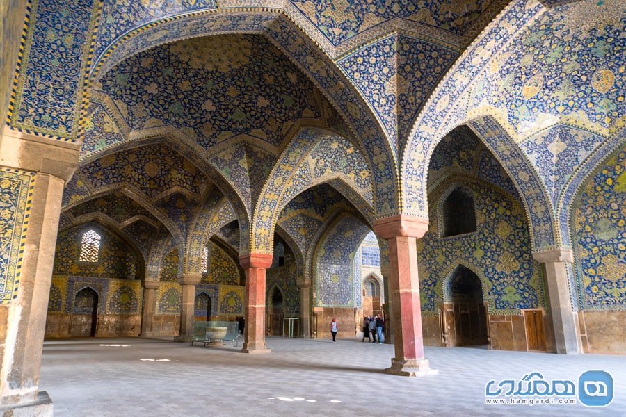 مسجد امام: نمایشگاه فوق العاده معماری و مکانی پرآرامش برای یادگیری