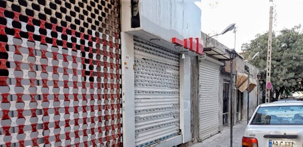 حجره های کاروانسرا که به کوچه زنگنه در محله سرتخت باز می شوند