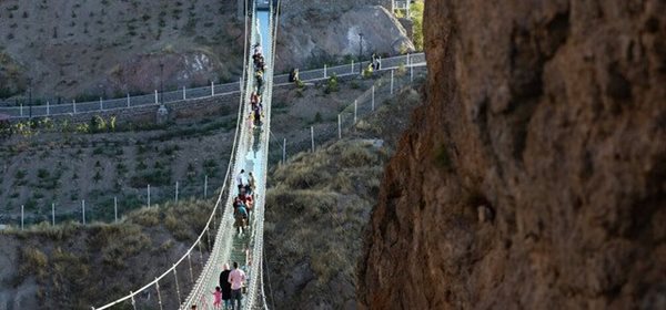 چالش های نگهداری از اولین پل معلق تمام شیشه ای ایران
