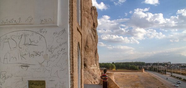 قرار داشتن عمارت تخت دریا قلی بیگ کرمان در بلاتکلیفی