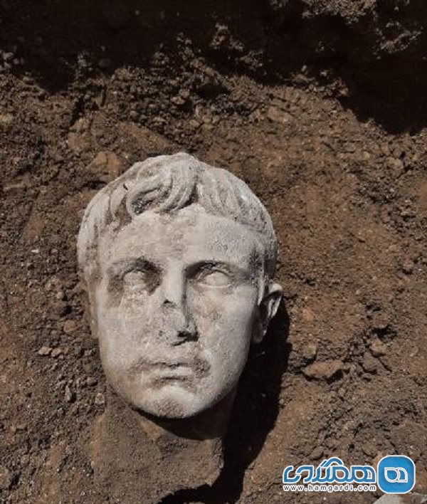 کشف سر مجسمه مرمرین نخستین امپراتور روم در ایتالیا
