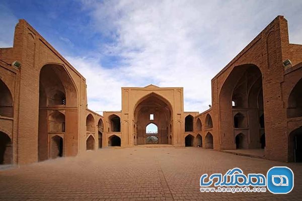مسجد جامع اردستان نخستین مسجد دو طبقه جهان اسلام است