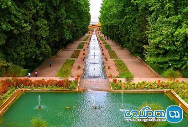 باغ شازده زیباترین باغ تاریخی ایران محسوب می شود