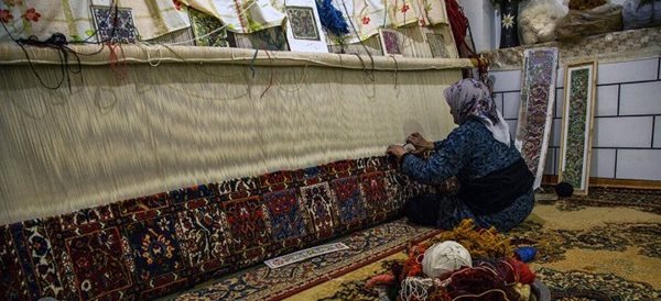 فرش ایرانی میراث ارزشمند هویت ما و نماد اقتصاد مقاومتی است