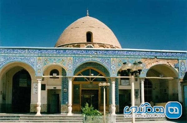 امامزاده حلیمه و حکیمه خاتون یکی از معروف ترین جاذبه های مذهبی شهرکرد به شمار می رود