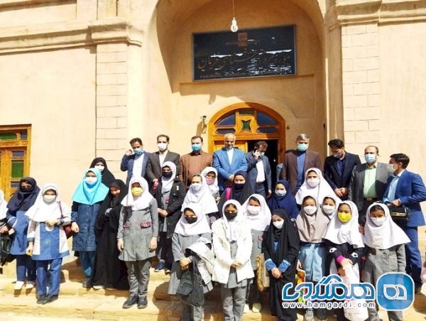 دانش آموزان فریمانی از خانه تاریخی یاسمنی این شهر بازدید کردند