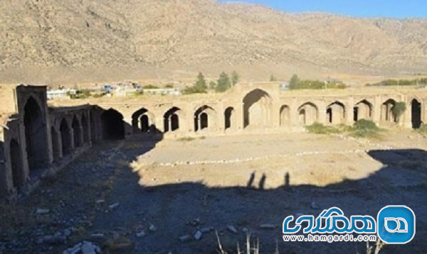 کاروانسرای شاه عباسی سیوند یکی از بناهای تاریخی فارس به شمار می رود