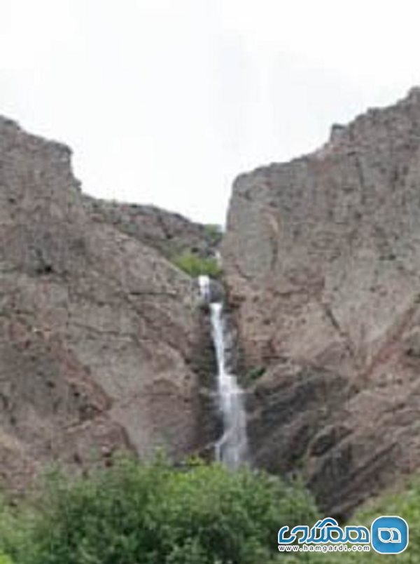 آبشار آسکان یکی از جاذبه های گردشگری البرز به شمار می رود