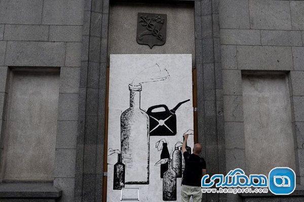یک هنرمند با خلق دیوارنگاره با حمله روسیه علیه اوکراین مبارزه می کند