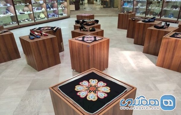 نمایشگاه موقتی از آثار رشتی دوزی در محل هشتی وزارت میراث فرهنگی شروع به کار کرد