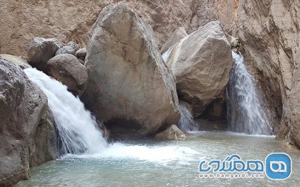 آبشار روزیه چاشم یکی از جاذبه های طبیعی استان سمنان است