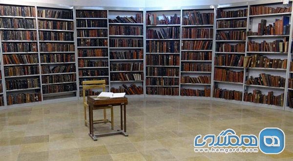 کتابخانه وزیری یکی از معروف ترین کتابخانه های استان یزد است