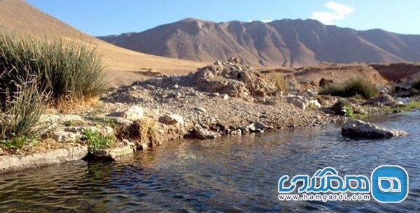 تخت سادات یکی از تفرجگاه های استان مرکزی به شمار می رود
