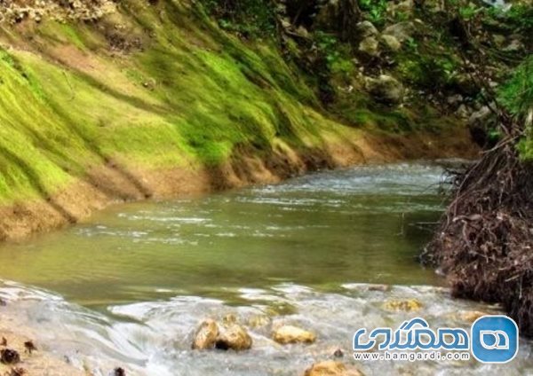 آبشار مبارک آباد یکی از جاذبه های طبیعی استان گلستان است