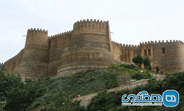 ماجرای تخریب دیوارهای قلعه فلک الافلاک و کابل کشی این دیوارها چیست؟