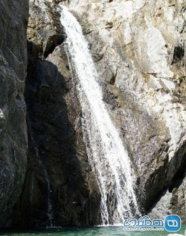 آبشار آبند ساربوک یکی از جاذبه های طبیعی سیستان و بلوچستان است