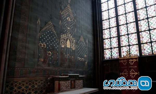 شیشه های رنگی کلیسای تاریخی نوتردام مرمت می شوند