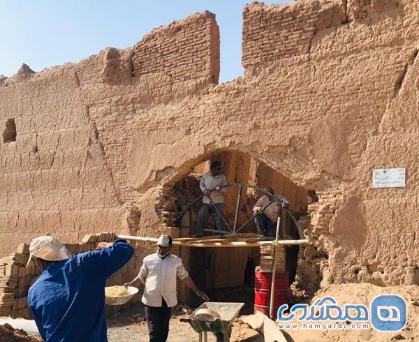 شروع مرمت قلعه تاریخی ارنان مهریز