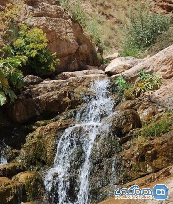 آبشار پیرسقا یکی از جاذبه های طبیعی آذربایجان شرقی است