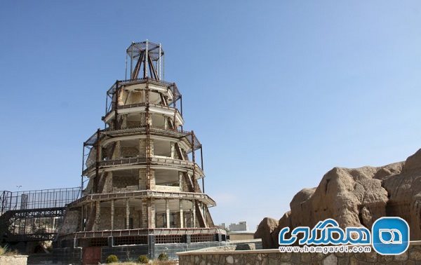 جمع آوری سازه ساخته شده در حریم دژ تاریخی چرمنه سمنان