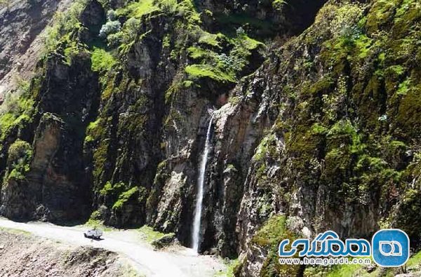 آبشار رزگه یکی از جاذبه های طبیعی استان آذربایجان غربی است