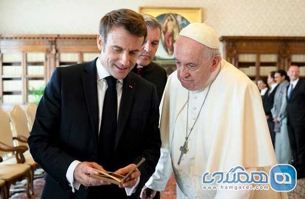 بررسی منشا کتاب اهدایی رئیس جمهور فرانسه به پاپ فرانسیس