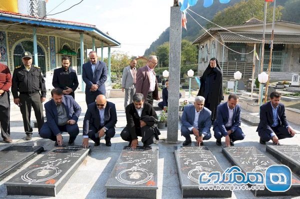 ادای احترام وزیر میراث فرهنگی کشور به شهدای روستای دیوشل