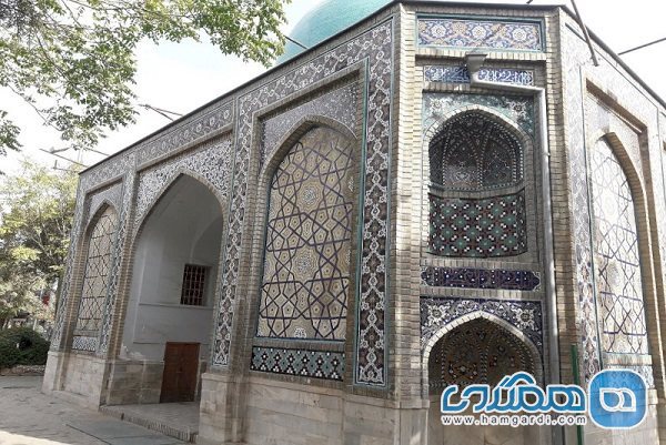 کاشی های نمای بیرونی بنای تاریخی گنبد سبز مشهد مرمت و بازسازی شد