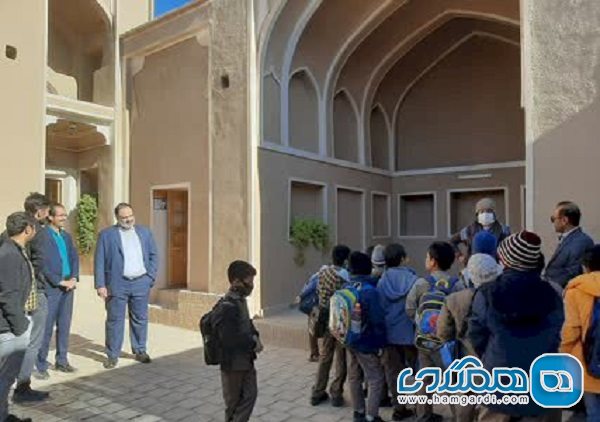 بازدید دوره ای دانش آموزان از بافت تاریخی خوسف و نمایشگاه نسخ خطی شهرستان خوسف