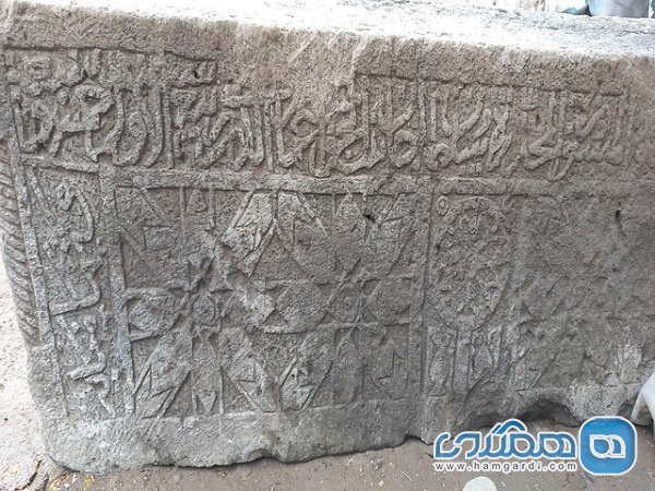 کشف سنگ باستانی حجاری شده در حین عملیات عمرانی در روستای سهزاب شهرستان سراب