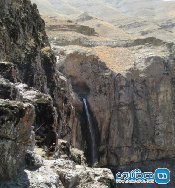 آبشار خور یکی از جاذبه های طبیعی استان البرز است
