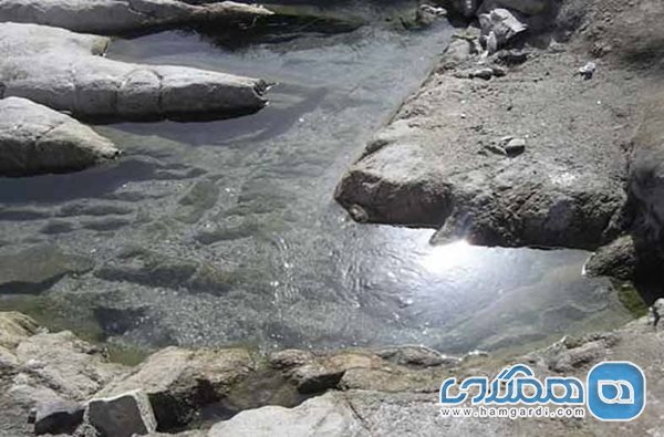 چشمه آبگرم بزمان یکی از جاذبه های طبیعی سیستان و بلوچستان است