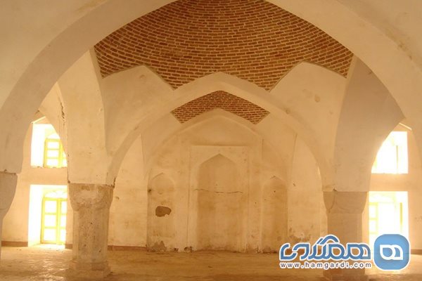 قرمزی مسجد چورس یکی از مساجد دیدنی آذربایجان غربی است