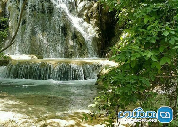 آبشار نای انگیز یکی از دیدنی های معروف استان لرستان است