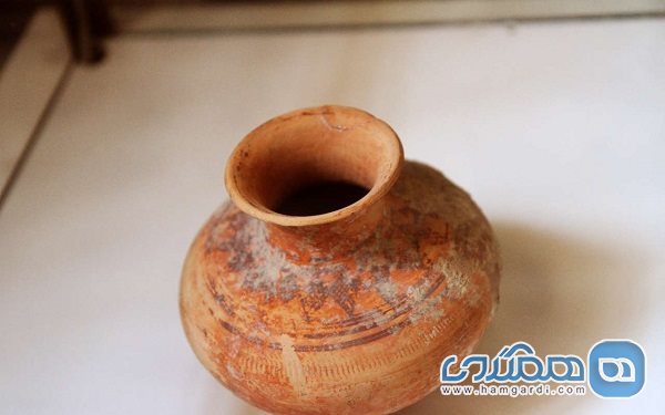 کشف سه ظرف سفالی تاریخی با قدمت هزاره اول قبل از میلاد در روستای انذرر طارم