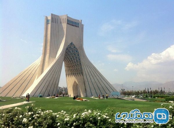 برج آزادی در ایام نوروز راهنمای گردشگری افتخاری جذب می کند