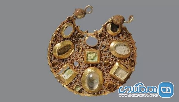 کشف یک جفت گوشواره طلا جواهرنشان در بین گنجینه ای از طلا و نقره در آلمان 