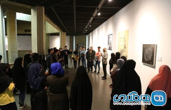 بازدید دانشجویان بین المللی در ایران از نمایشگاه آینه در آینه 2 موزه هنرهای معاصر تهران