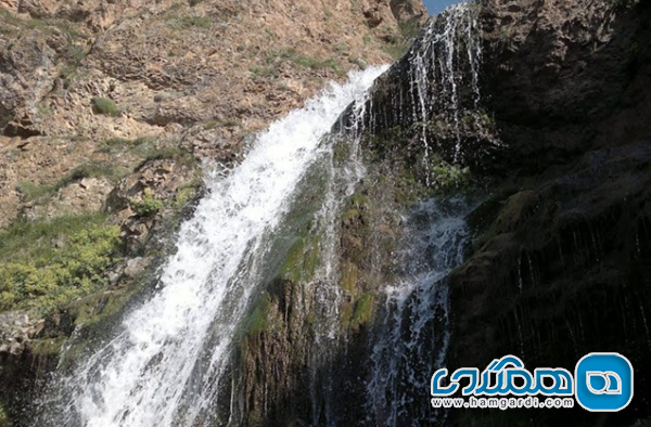 آبشار نارم یکی از جاذبه های طبیعی استان مازندران به شمار می رود
