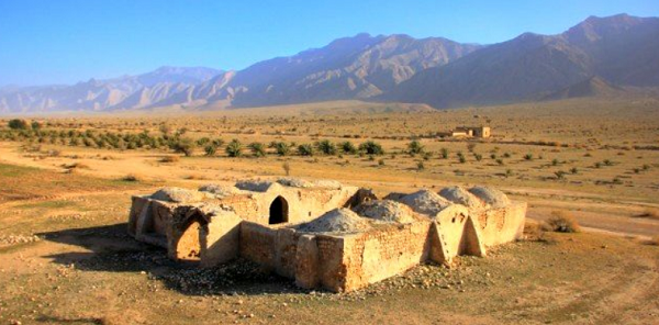 کاروانسرای برمیر یکی از دیدنی های معروف استان فارس به شمار می رود