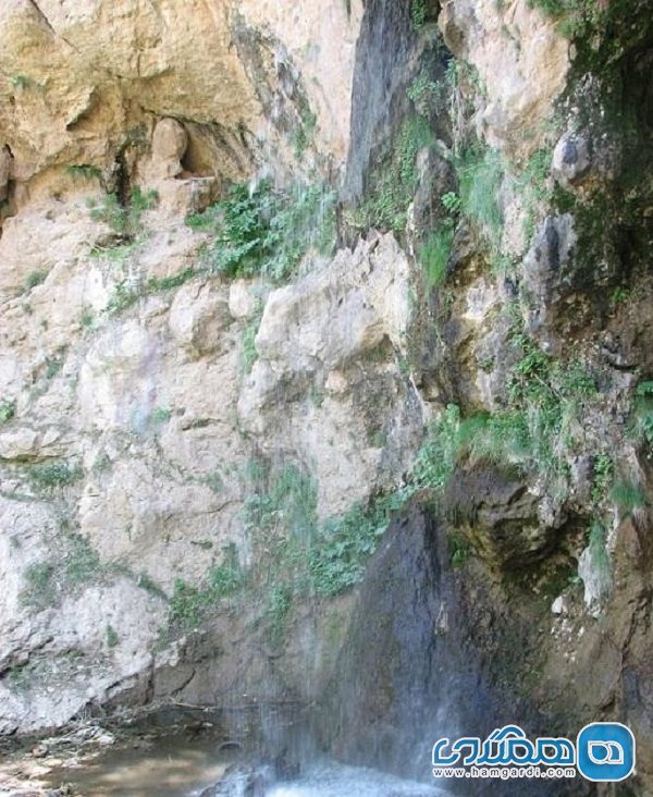 آبشار چناقچی یکی از دیدنی های استان مرکزی است