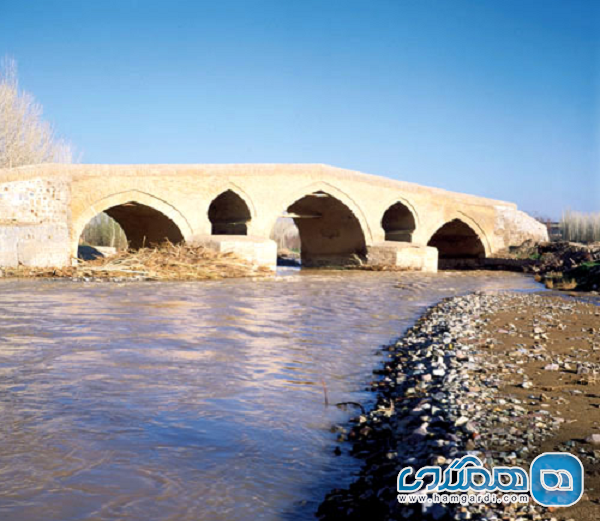 پل سردار یکی از پل های دیدنی استان زنجان به شمار می رود