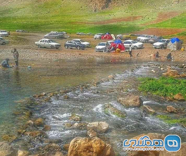سراب برناج یکی از جاذبه های گردشگری استان کرمانشاه به شمار می رود