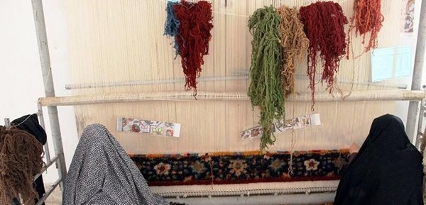 بیش از یک میلیارد تومان تسهیلات به فعالان صنایع دستی اردستان پرداخت شد