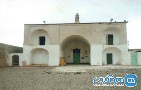 گسترش شکاف در بدنه و گنبدخانه آرامگاه ایلخانی در شهرستان انار کرمان